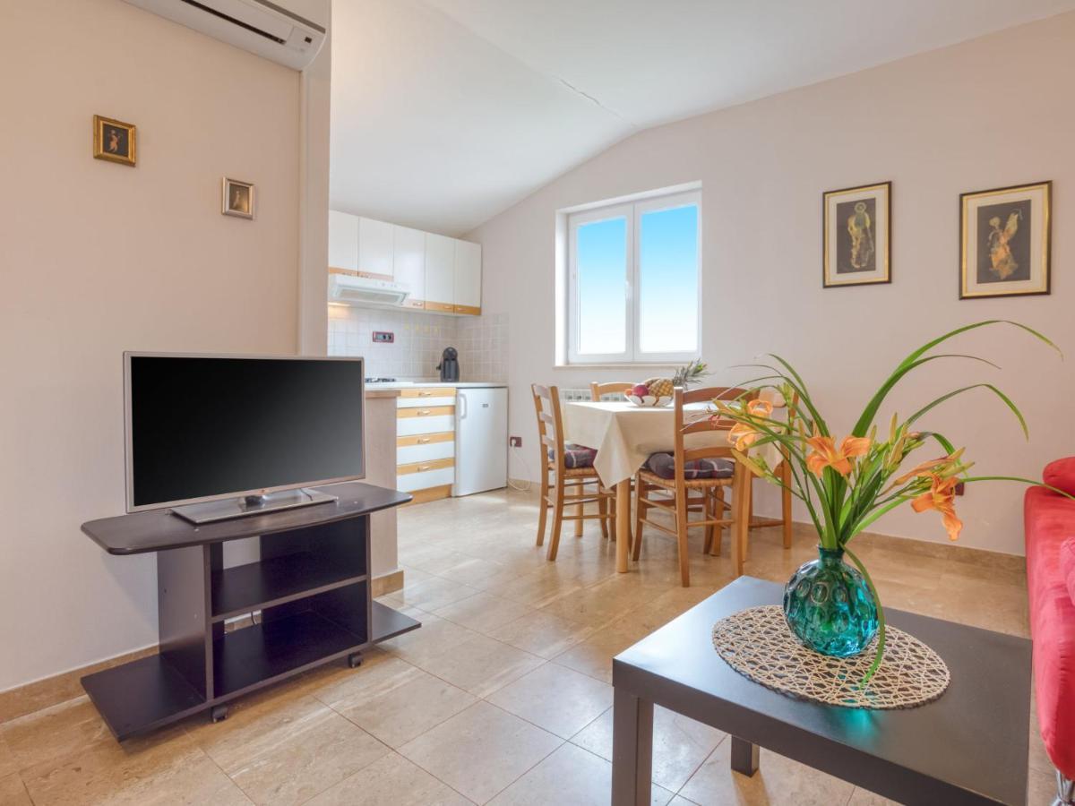 Apartment Daria-4 By Interhome Porec